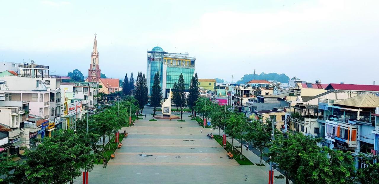 Quoc Thanh Hotel Long Khanh Exterior photo